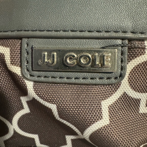 JJ Cole diaper bag- like new condition- 8 outside pockets - 4 inside pockets - Picture 2 of 11